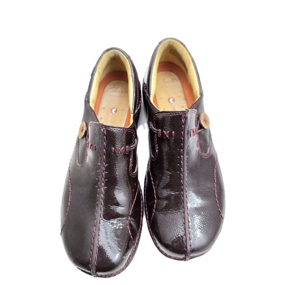 Clarks Artisan Un Loop Back Burgundy Red Patent Leather Comfort Slip on Shoes - Picture 2 of 7